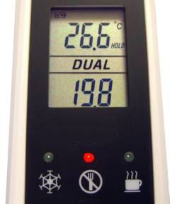 De gemakkelijk af te lezen display van de contactloze thermometer PCE-IR 100