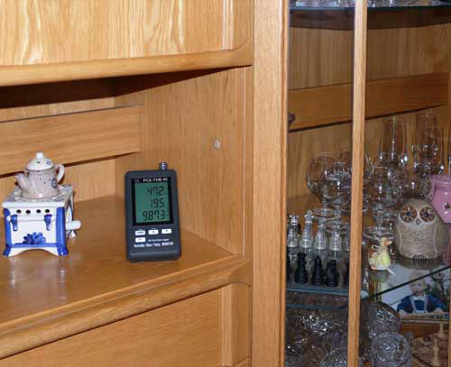 De Multifunctionele drukmeter met datalogger PCE-THB 40 in gebruik